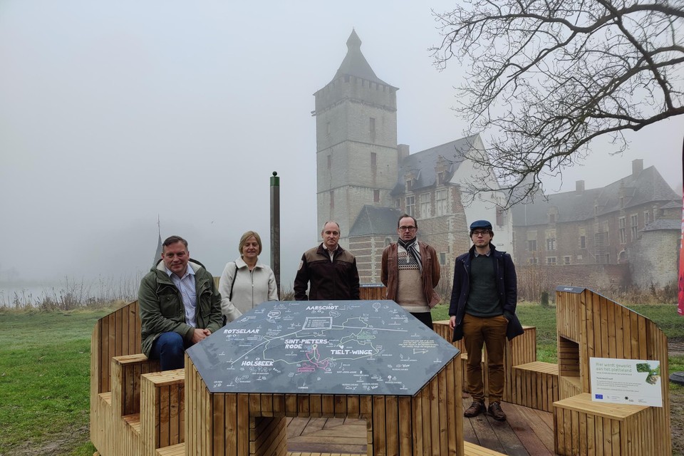 Het nieuwe infopunt Platteland Troef werd officieel geopend aan de mistige donjon van Horst.