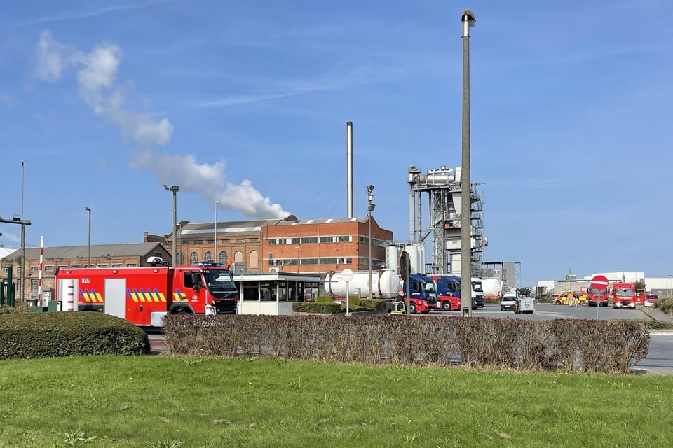 De brandweer kwam ter plaatse om het goedje mee op te ruimen.