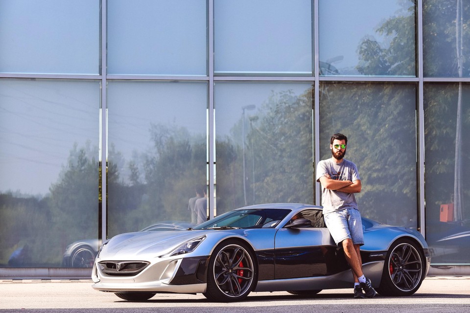 Mate Rimac bij de Concept One, zijn eerste elektrische supercar