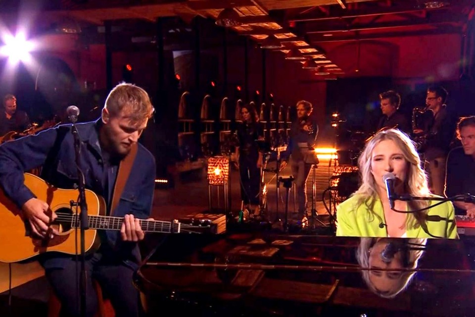 Het Nederlandse duo Suzan &amp; Freek lost met ‘Dit is voor jou’, een cover van Ozark Henry, de eerste single van ‘Liefde voor muziek’. 