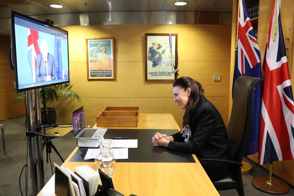 De Britse premier Boris Johnson en Nieuw-Zeelandse premier Jacinda Ardern concretiseerden het akkoord woensdag in een videogesprek. 