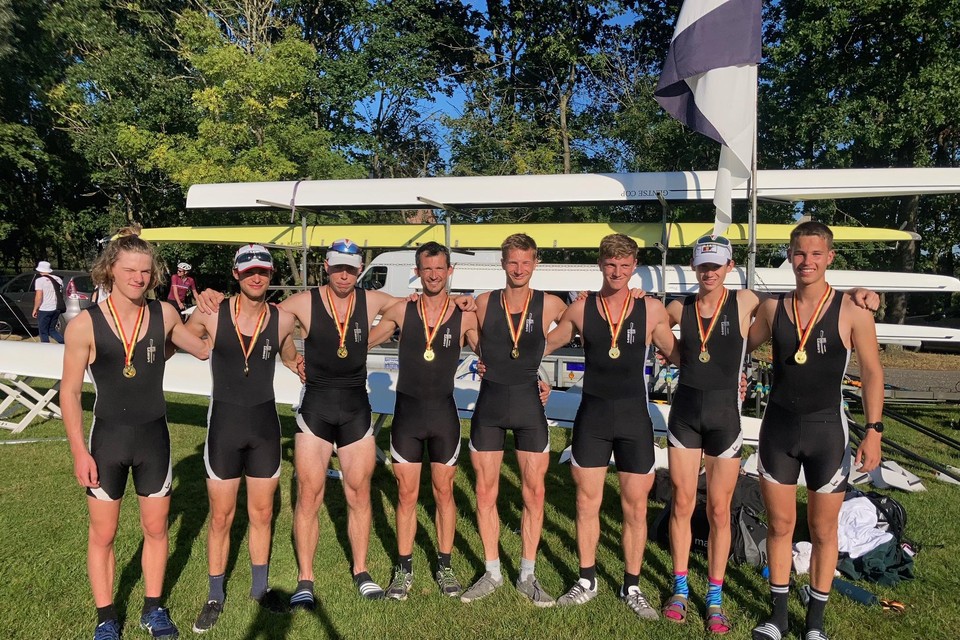 De acht roeiers van de Gentse RS, die samen twee nationale titels wonnen: de dubbelvier senioren open categorie (M) en de dubbelvier mannen lichtgewicht (LM) met Juul Persyn (LM), Raf Vanderdeelen (LM), Frederick Tison (M), Kristof Dekeyser (M), Koen Minne (LM), Benjamin De Catelle (M), Boris Taeldeman (LM) en Quinten Baecke (M).