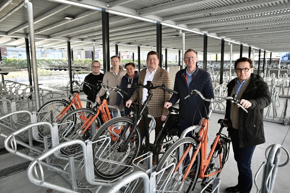 Nieuwe fietsenstalling voor 840 fietsen neusje van de zalm qua comfort en veiligheid (Roeselare) | Mobile