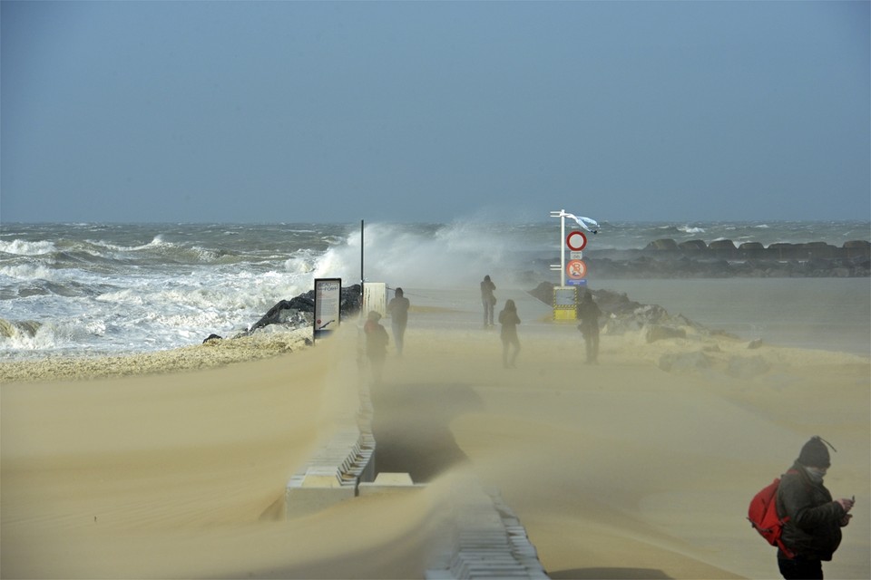 Daags na storm Ciara (hier in Oostende) staat storm Dennis voor de deur 