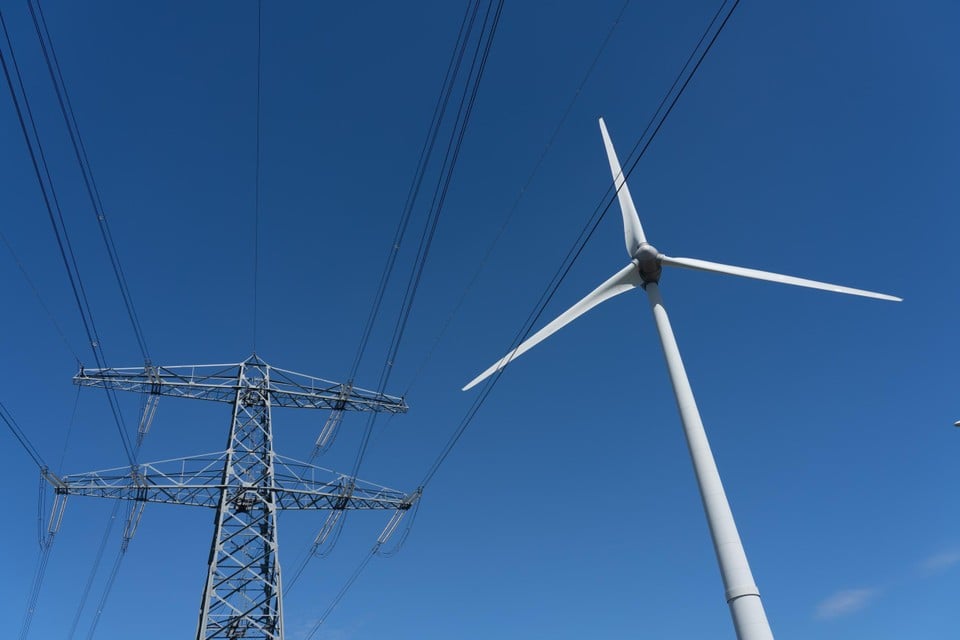 Three largest electricity and natural gas suppliers lose market share