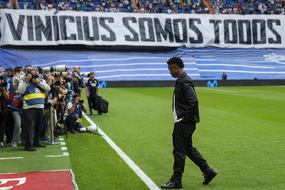 Real-aanvaller Vinicius werd afgelopen weekend racistisch bejegend door de Valencia-aanhang tijdens hun competitiewedstrijd.