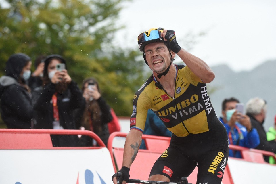 Roglic verpulverde de tegenstand in de loodzware etappe naar Lagos de Covadonga.