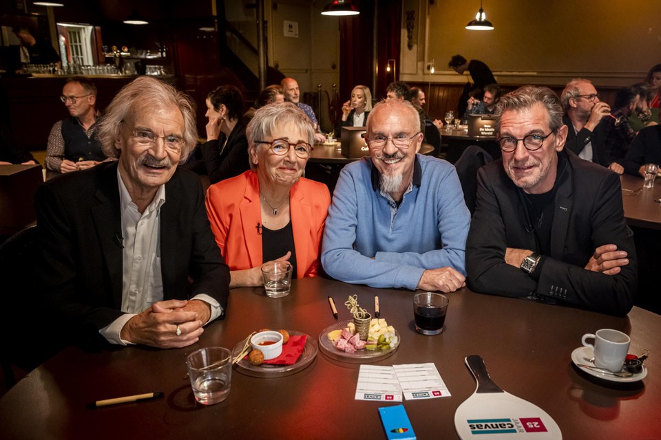 Frieda Van Wijck met haar ‘Alles kan beter’-kompanen (vlnr.) Guy Mortier, Mark Uytterhoeven en Rob Vanoudenhoven. 