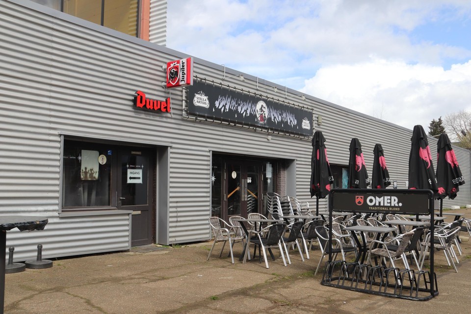 Café Hell organiseert geregeld optredens;