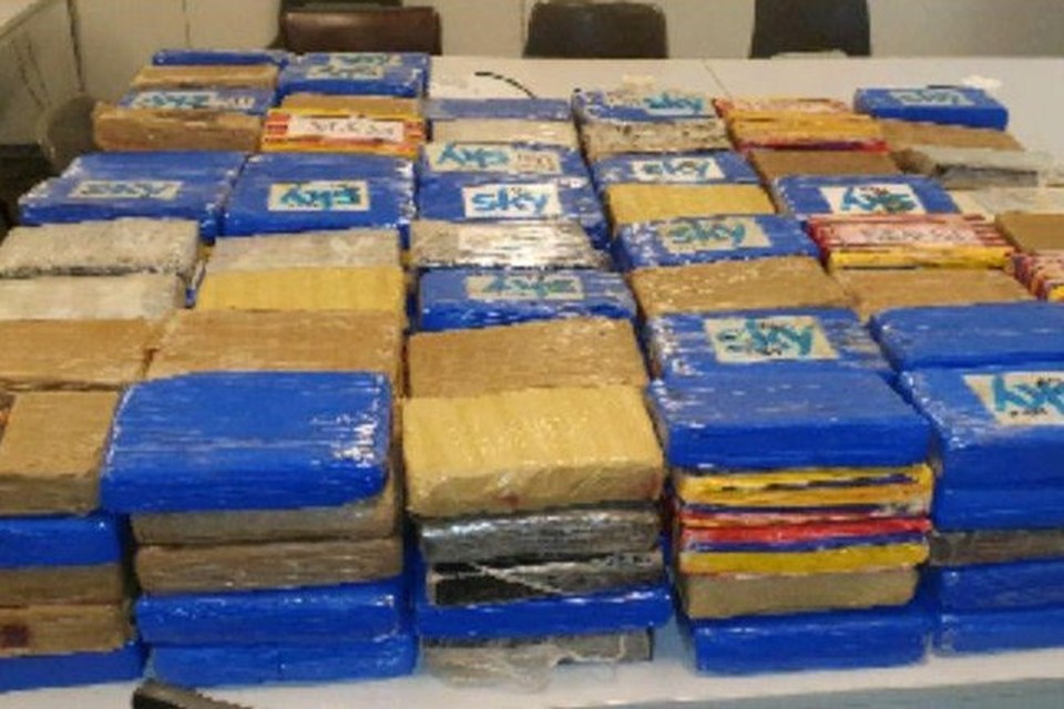 De politie vond 250 kilogram cocaïne, verborgen in een industriële reinigingsmachine. 