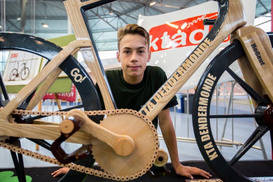 Indirect Graan Instrueren HoGent-student vestigt werelduurrecord op houten fiets | Het Nieuwsblad  Mobile