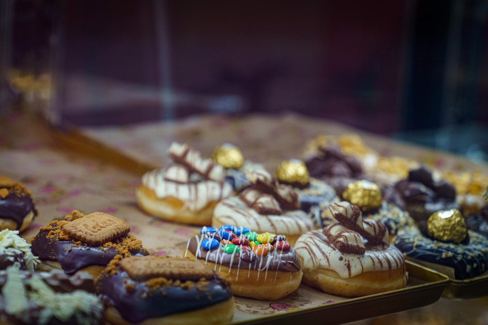 Donuts met allerlei soorten toppings.