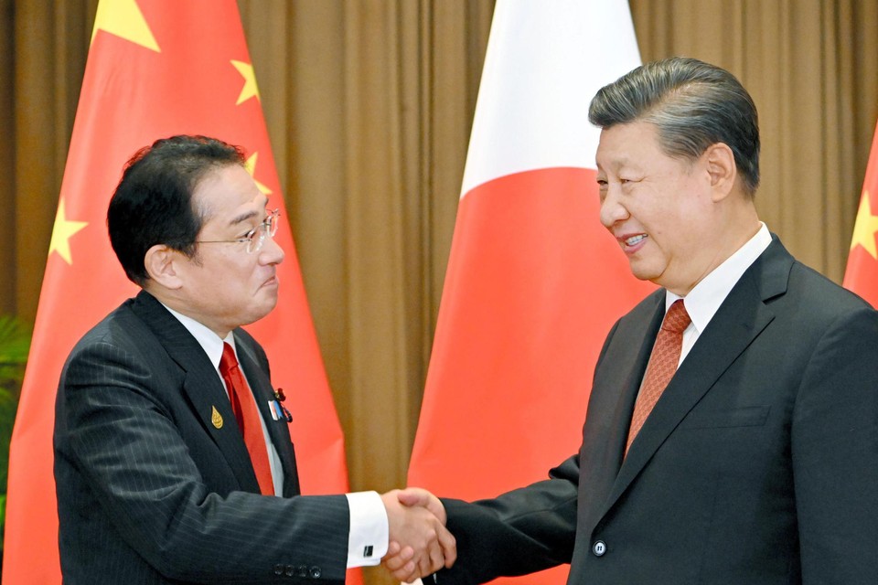 De Japanse premier Fumio Kishida en de Chinese president Xi Jinping 