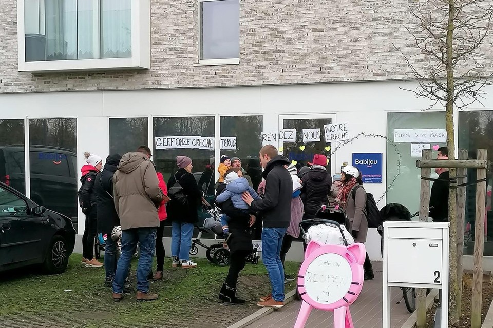 Zaterdagochtend werd door een aantal ouders een kleine protestactie georganiseerd aan crèche Babilou. 