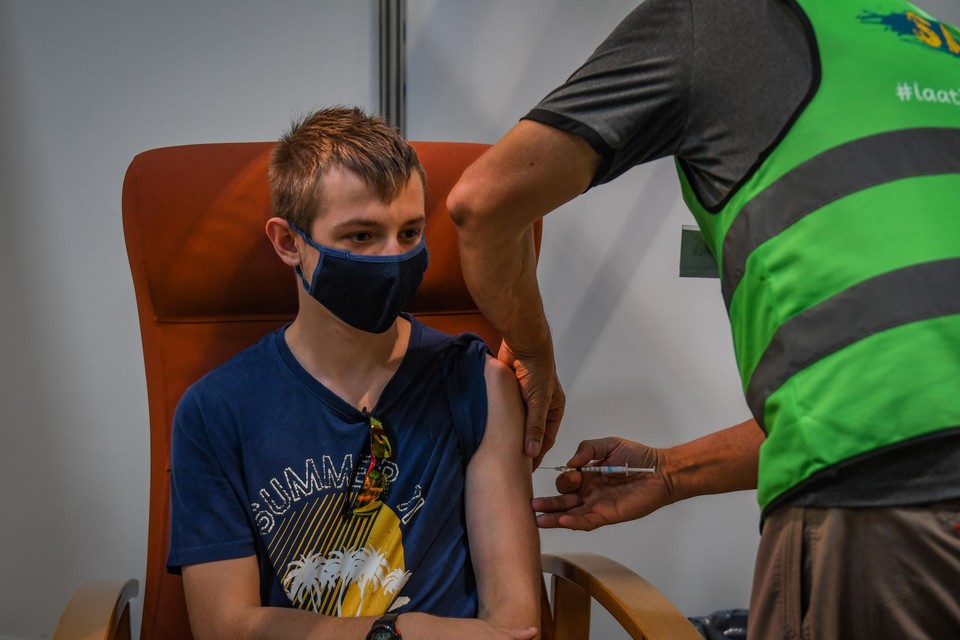 De aanwezigen in de meeste vaccinatiecentra zijn dezer dagen bijzonder jong.