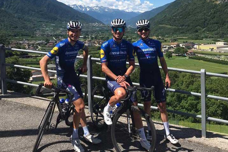 Vansevenant (links) op hoogtestage met Stybar en Evenepoel. “Remco zal goed zijn, niet aan twijfelen. Ik sliep met hem op de kamer en heb hem bezig gezien.”
