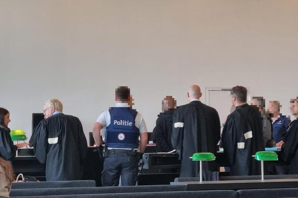 Vier beklaagden moesten zich donderdag voor de Gentse rechtbank verantwoorden voor poging moord op een man uit Vinderhoute  