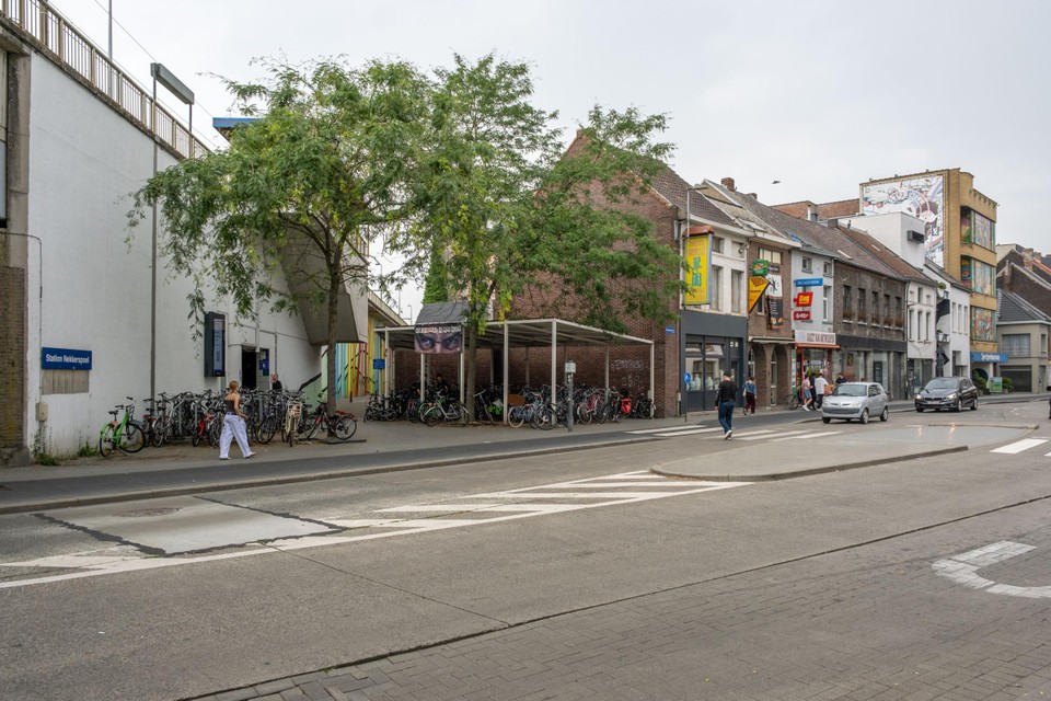 De laffe straatroof op Marie-Louise Bogaerts vond op klaarlichte dag plaats aan station Nekkerspoel.