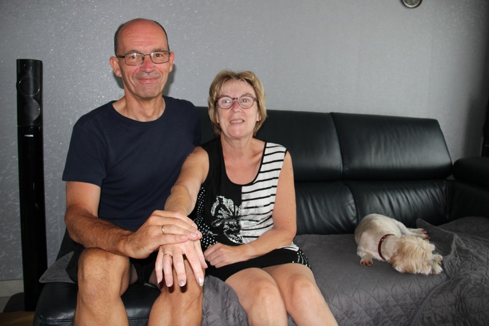Luc Schellemans en Anita De Prins zijn ontzettend blij dat de trouwring terecht is. 