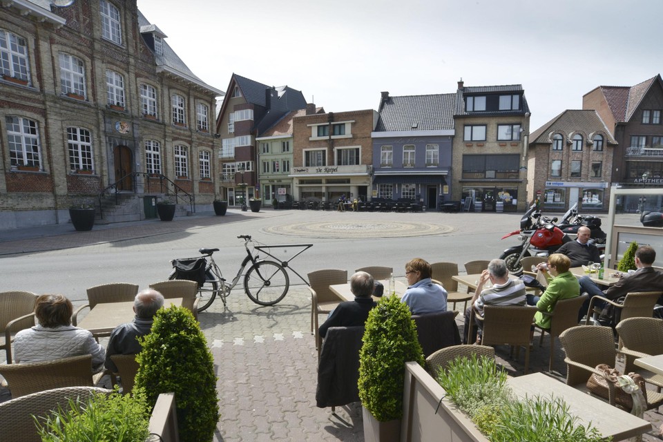De woensdagmarkt verhuis van het marktplein naar een plek buiten het centrum. Maar dat is niet naar de zin van de horeca.