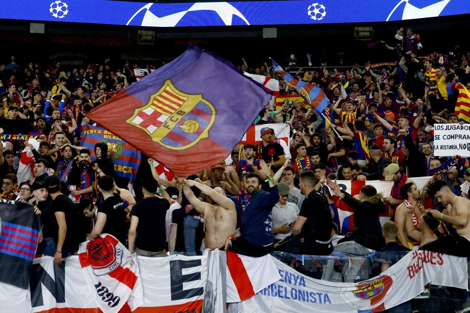 Een beeld van Barcelona-fans in de bewuste uitmatch bij PSG.