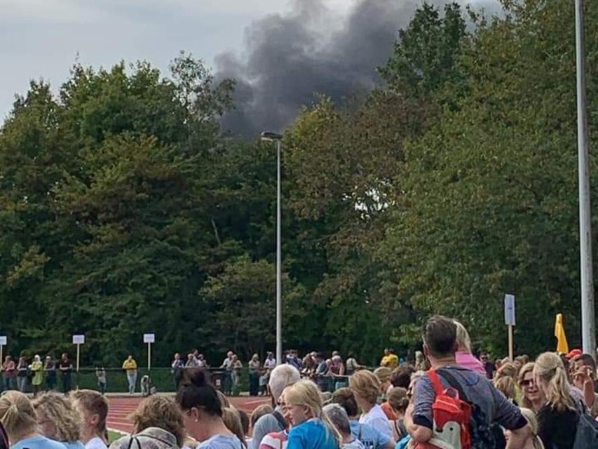 De rookpluim was goed zichtbaar op de Scholencross in het Gemeentepark.