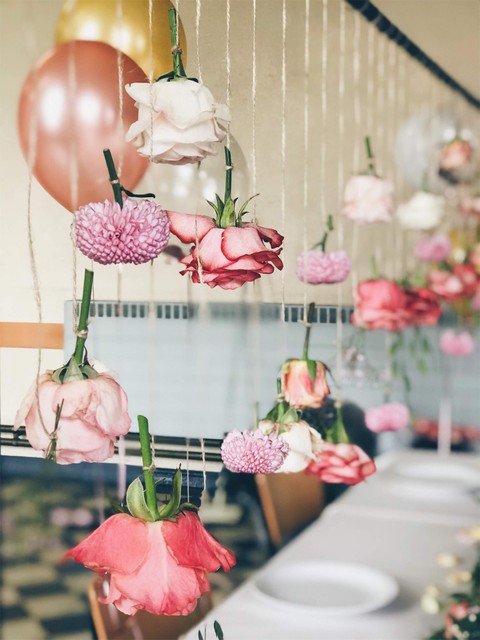 Creatief met bloemen. Verras je gasten met hangende bloemen. 