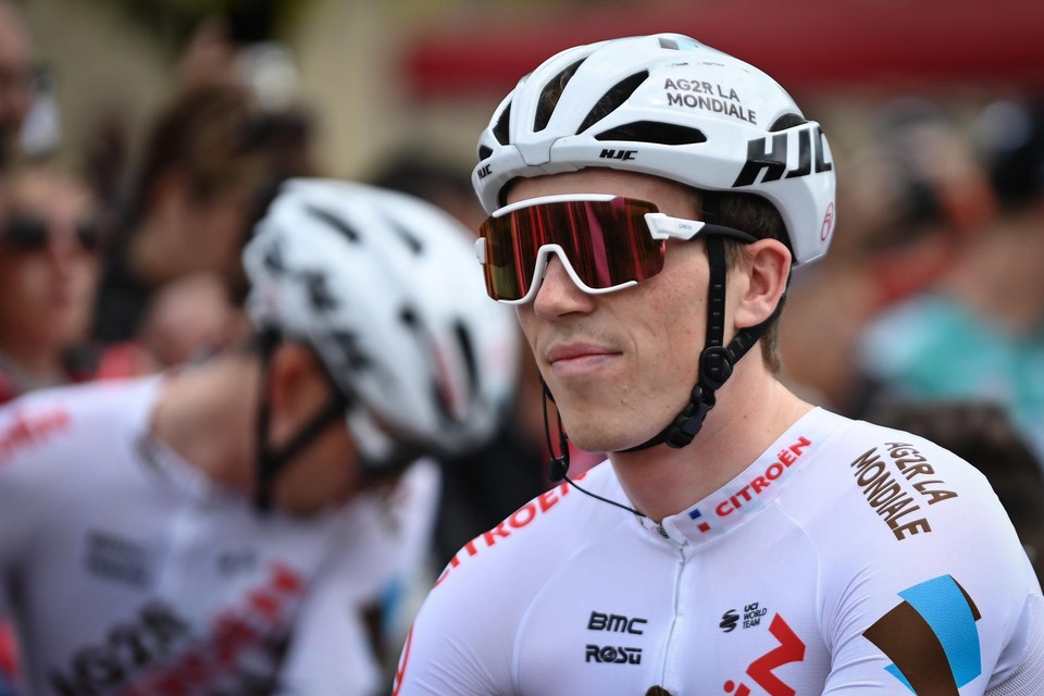 Stan Dewulf blinkt: na twee Vuelta’s start hij vrijdag voor het eerst in de Ronde van Frankrijk, het grootste wielercircus ter wereld.