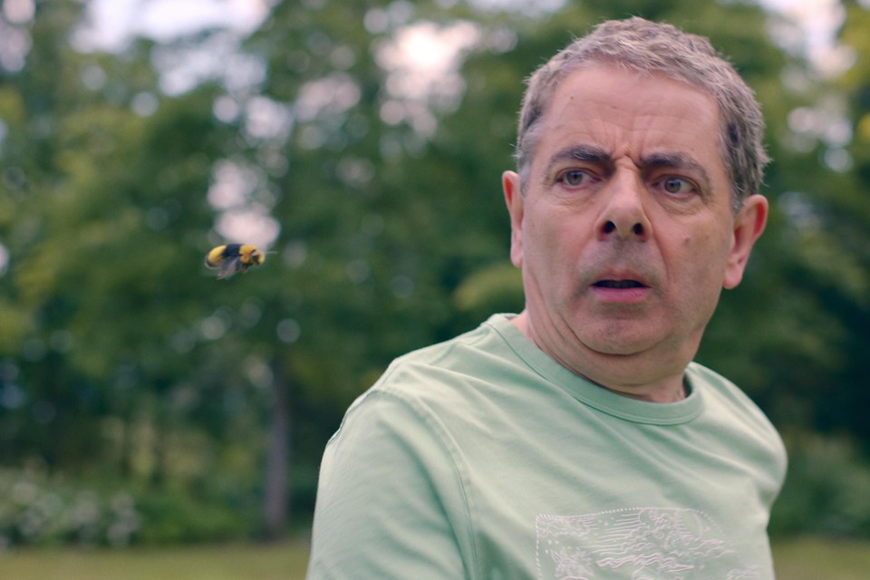 In ‘Man vs. bee’ focust Rowan Atkinson opnieuw op slapstick, maar de charme van ‘Mr. Bean’ is nergens te bespeuren. 