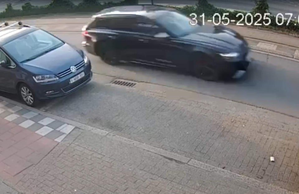 On the camera images of a butcher a little further on you can see how the car is passing by at high speed.