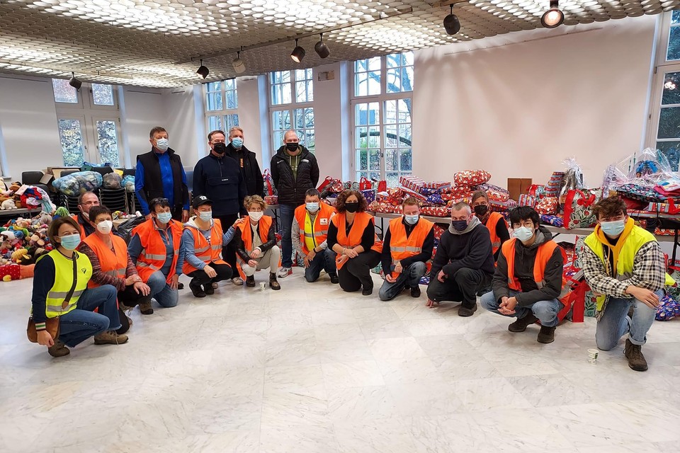 Team Ilo uit Gooik bezorgde begin december nog sinterklaascadeautjes aan de kinderen van Kirkempois.