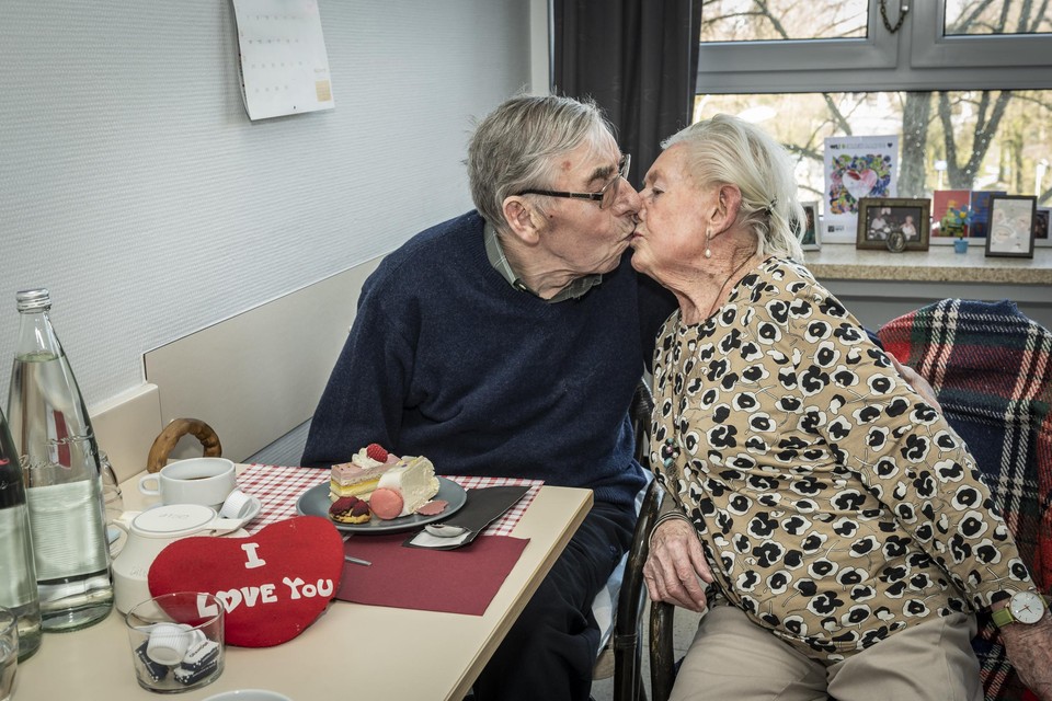 Carlos en Joanna vieren elk jaar Valentijnsdag en nu voor het eerst niet thuis.