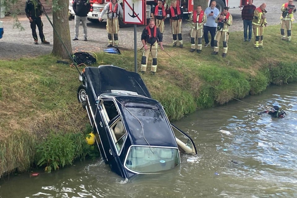 51 year old Mercedes 280 Bolt of Parking in Iron: « We hope that car can be saved » (Alveringem)
