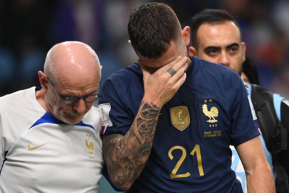 Hernandez na het oplopen van zijn blessure in de wedstrijd tegen Australië. 