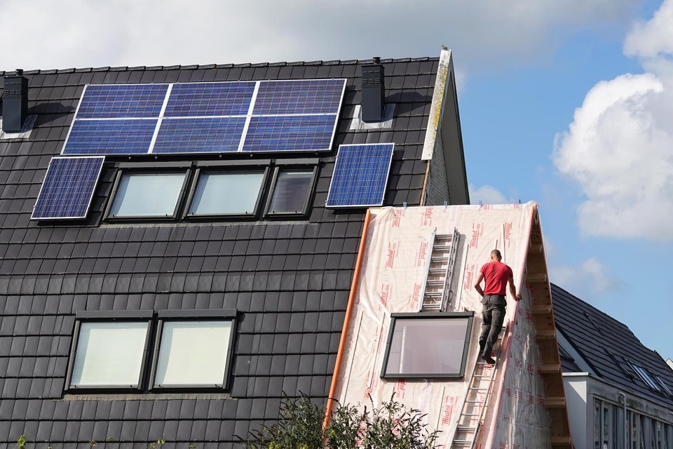 De Europese Commissie wil het plaatsen van zonnepanelen verplichten.