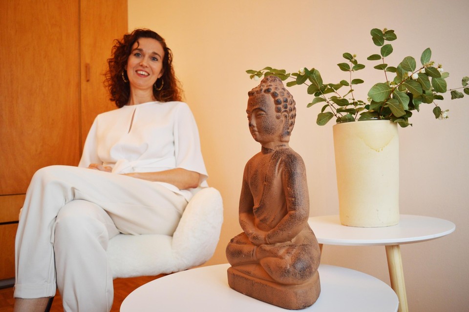 Eveline heeft zelf heel wat meegemaakt en wil nu mensen helpen met Flow with Life.