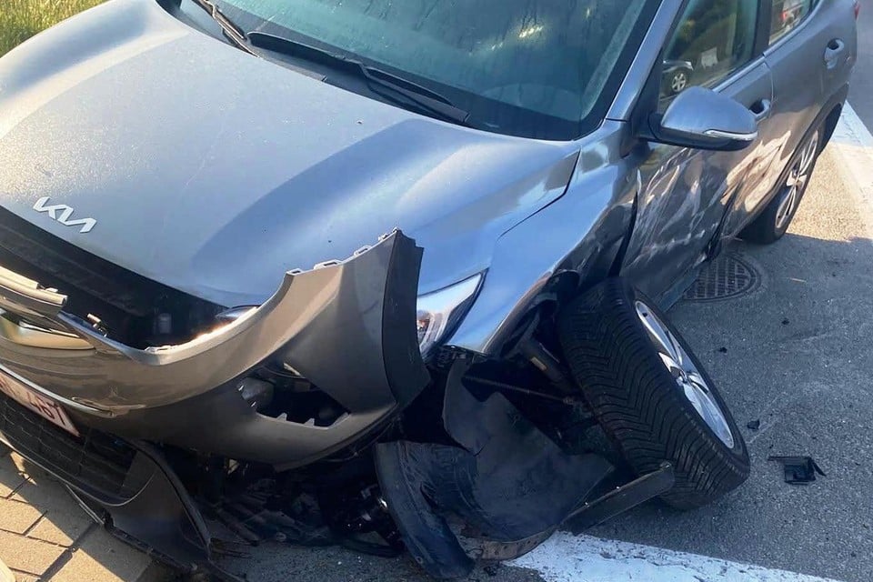 Owner finds new car badly damaged on parking lane: « Very degoutant, and nobody helps » (Wemmel)