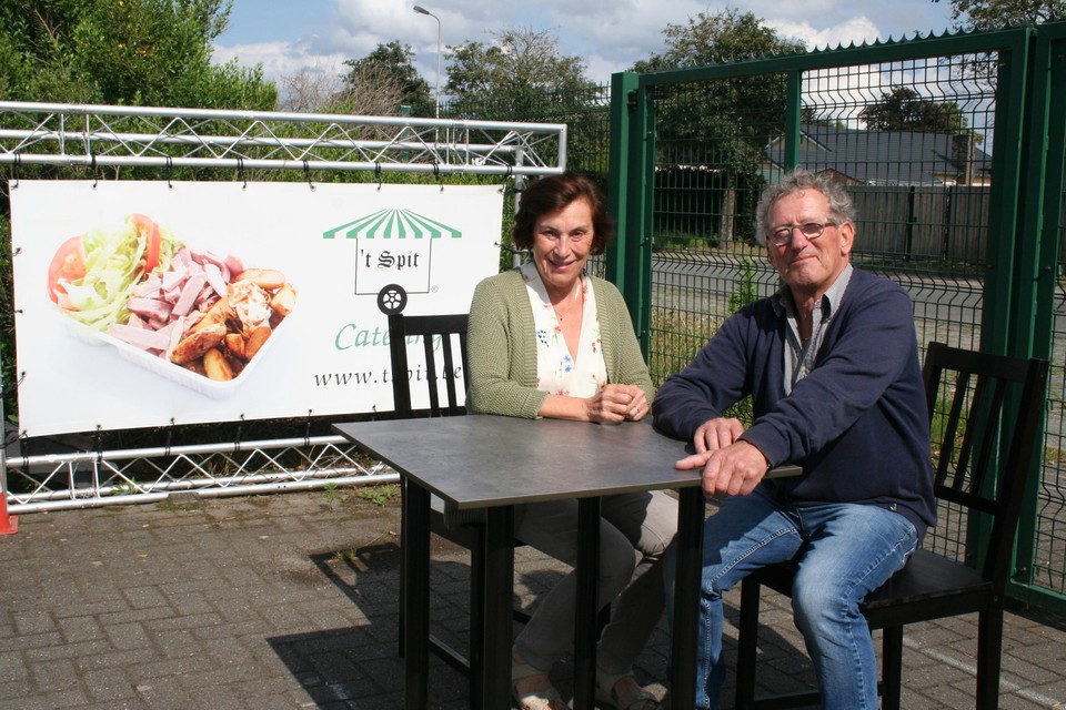 Rita Haemelinck en Antoine Vervaet op hun eigen gecreëerde Spitburger-terras. 