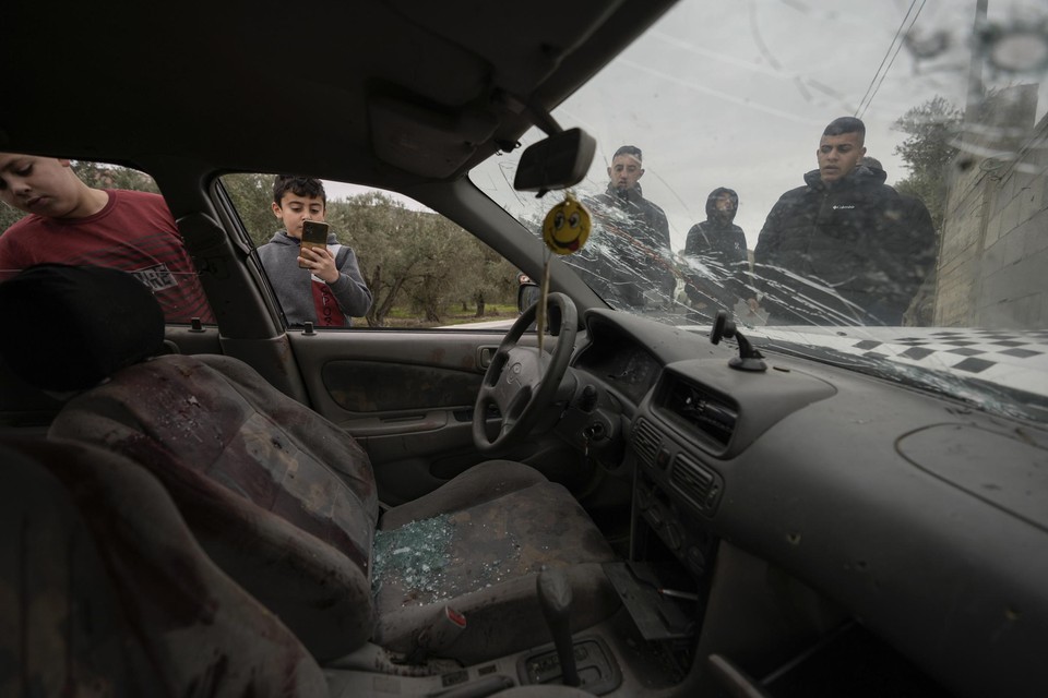 In deze auto werden de twee Palestijnen gedood. 
