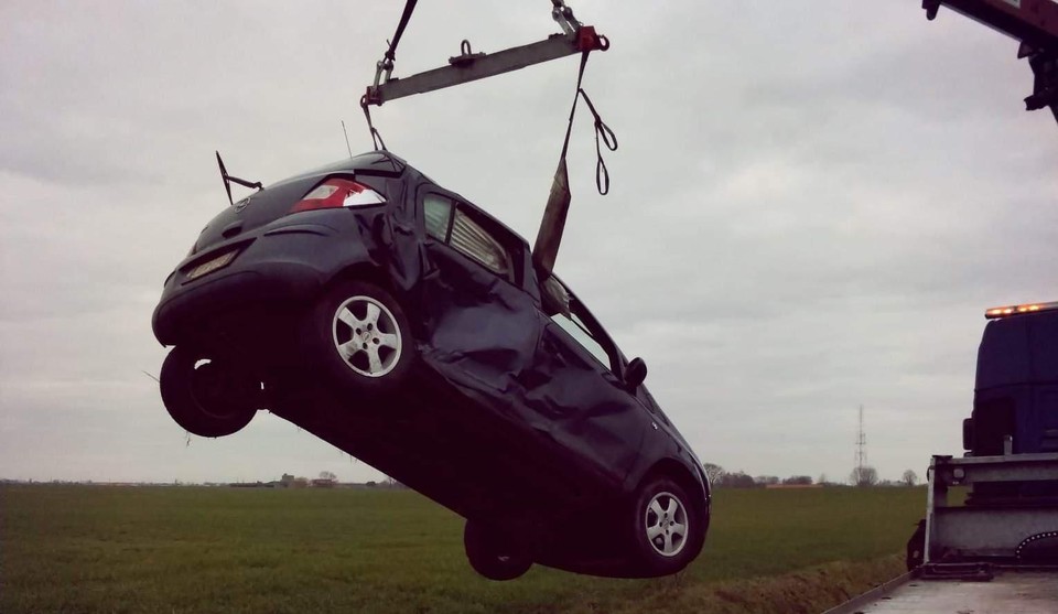 De Ieperse takeldienst Depannage Rik kwam de Opel takelen.