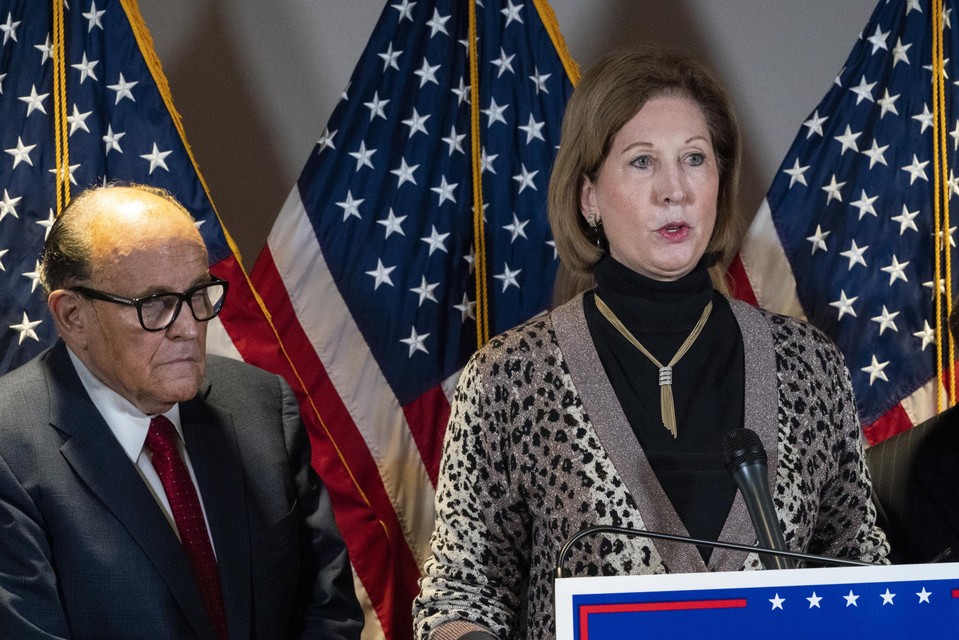 Advocaten Sidney Powell en Rudy Giuliani.