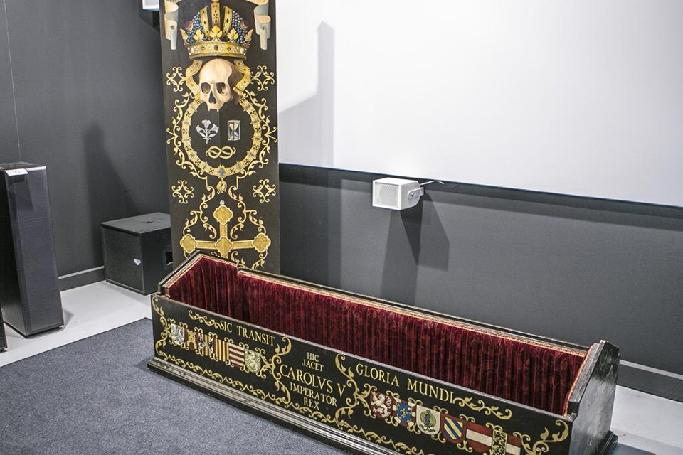 sjaal klep West Te koop: sarcofaag en drie Herman Broods (Antwerpen) | Het Nieuwsblad Mobile