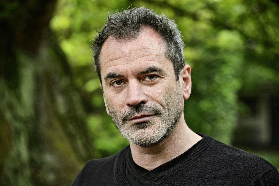 VTM slaat niet enkel de 58 afleveringen van waarin Guy Van Sande over, maar maakt meteen een sprong van 183 afleveringen. Vanaf dan wordt zijn personage nooit meer vernoemd.