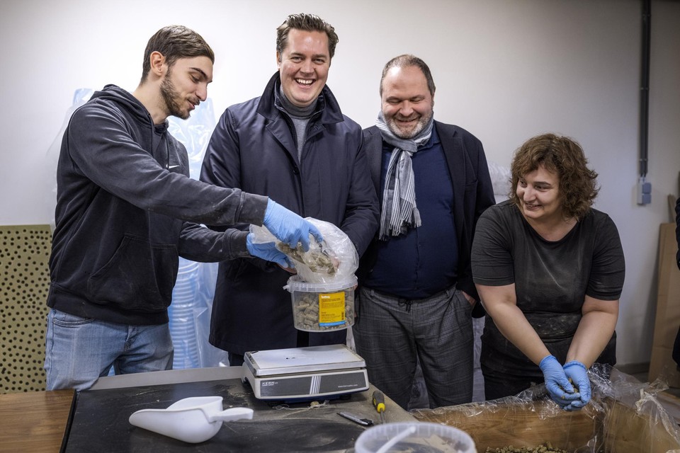“Elk talent telt voor ons. Door geld te investeren in arbeidszorg willen we meer kwetsbare mensen laten doorstromen naar een betaalde baan”, zegt gedeputeerde Tom Vandeput bij Arbeidskansen in As. 