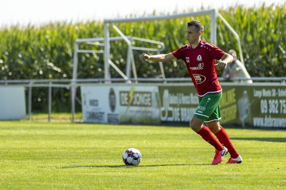 Joren De Crick maakte de overstap van FC Voorde-Appelterre en beklaagde zich dat nog niet: “Ik had het wat moeilijk met de druk die werd gezet en met de aanpak die al wat naar een profclub neigde”