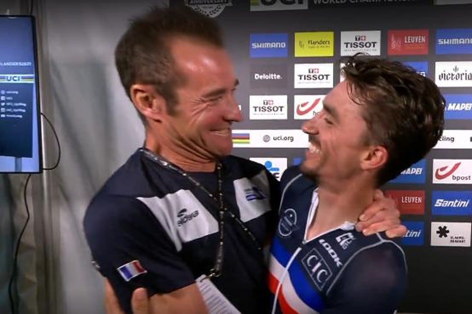 Thomas Voeckler en Julian Alaphilippe die met hun vreugde geen blijf weten