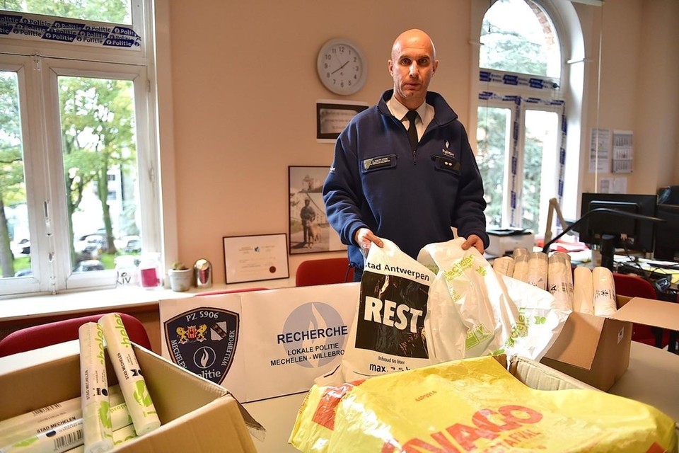 Bloeien Achtervoegsel aangenaam Bende maakt vuilniszakken na en verkoopt ze onder de prijs: tot 37 maanden  cel geëist (Mechelen) | Het Nieuwsblad Mobile