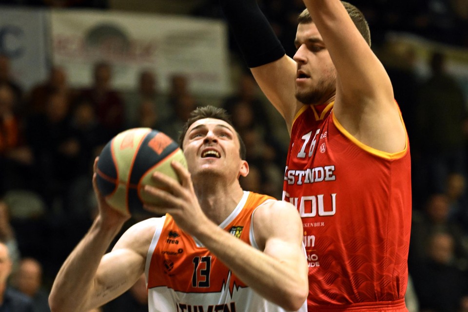 Ostend remains co-leader after a win in Leuven. 
