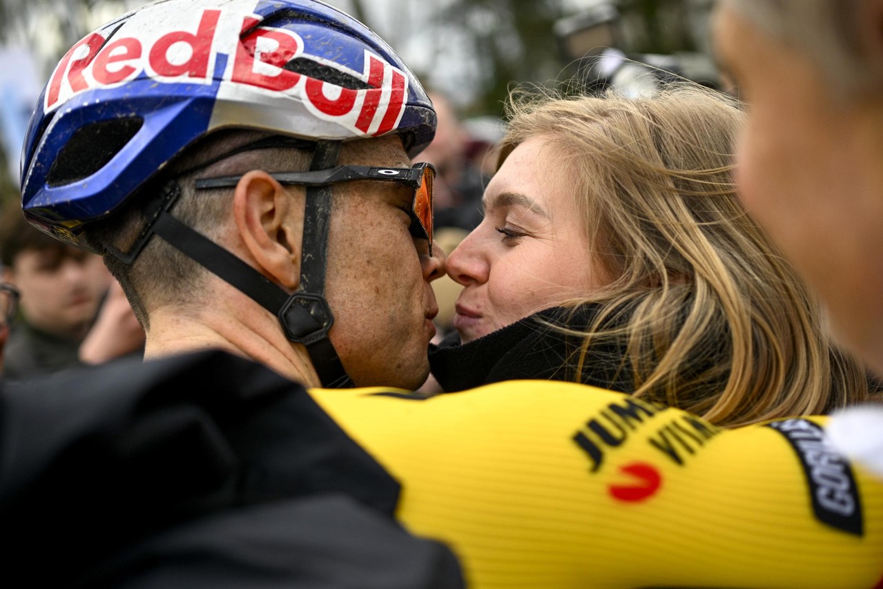 Een broertje voor Georges: Wout van Aert en vrouw Sarah verwelkomen Jerome  | Het Nieuwsblad Mobile