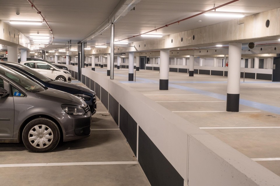 Ondergronds is er gratis plek voor 350 wagens.
